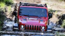 Jeep Wrangler 2.2 MultiJet Rubicon rijdend door het water