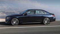 Mercedes E-klasse (2023) rijdend zijkant