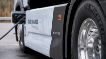 Scania elektrische vrachtwagen aan het opladen