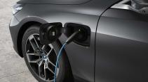 BMW i5 (2023) opladen stekker