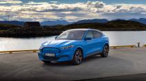 Ford Mustang Mach-E advertorial 2023: blauw 3/4 voor
