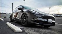 Tesla Model Y Unplugged Performance schuin voor