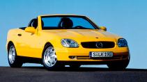 Mercedes SLK productieversie schuin voor geel