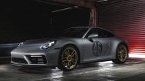 Porsche 911 Carrera GTS Le Mans-versie (2023) schuin voor