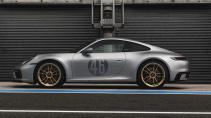 Porsche 911 Carrera GTS Le Mans-versie (2023) zijkant
