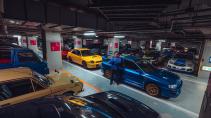 Retro Subaru collectie parkeergarage overzicht met eigenaar