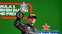 Max Verstappen met beker na GP van Nederland 2022