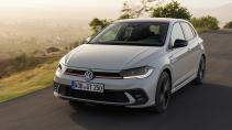 Volkswagen Polo GTI 25 Edition (2023) rijdend schuin voor