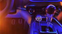 Aston Martin Valour interieur handbak versnellingspook