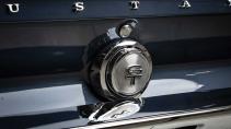 Ford Mustang Fastback restomod detail achterklep badge GT