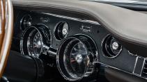 Ford Mustang Fastback restomod interieur tellers