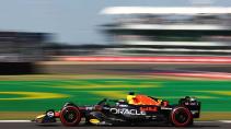 Verstappen rijdend zijkant GP van Groot-Brittannië 2023