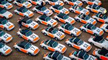 Enorme stoet Rijkspolitie-Porsches breekt record in Nederland
