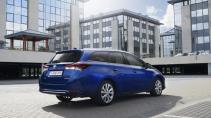 toyota-auris-touring-sports