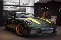 Groene Porsche 911 GT3 Touring Pack