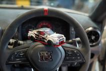Lego Nissan GT-R Nismo lego voor echt achter op stuur
