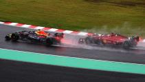 Verstappen voor Leclerc na de start van de GP van Japan 2022