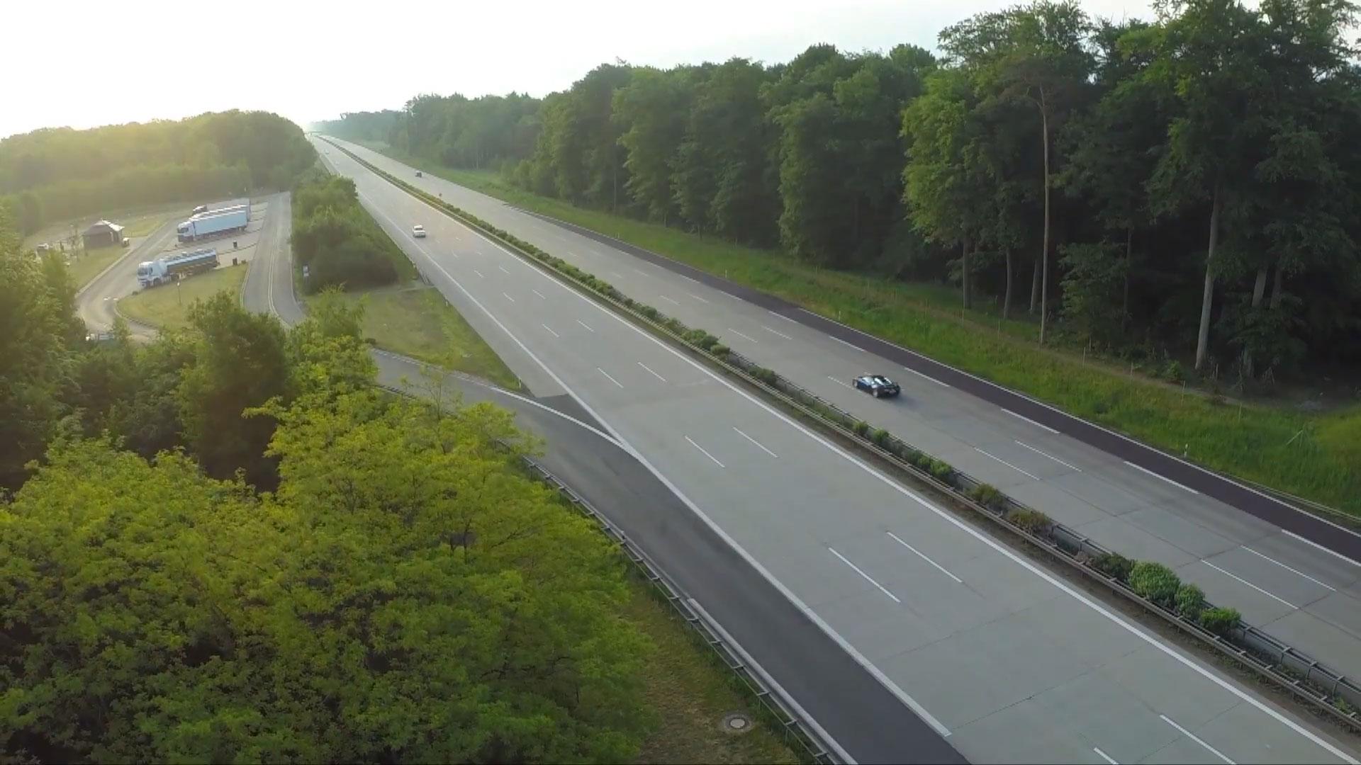 Bugatti Veyron op de Autobahn doet 400 km/u - TopGear Nederland