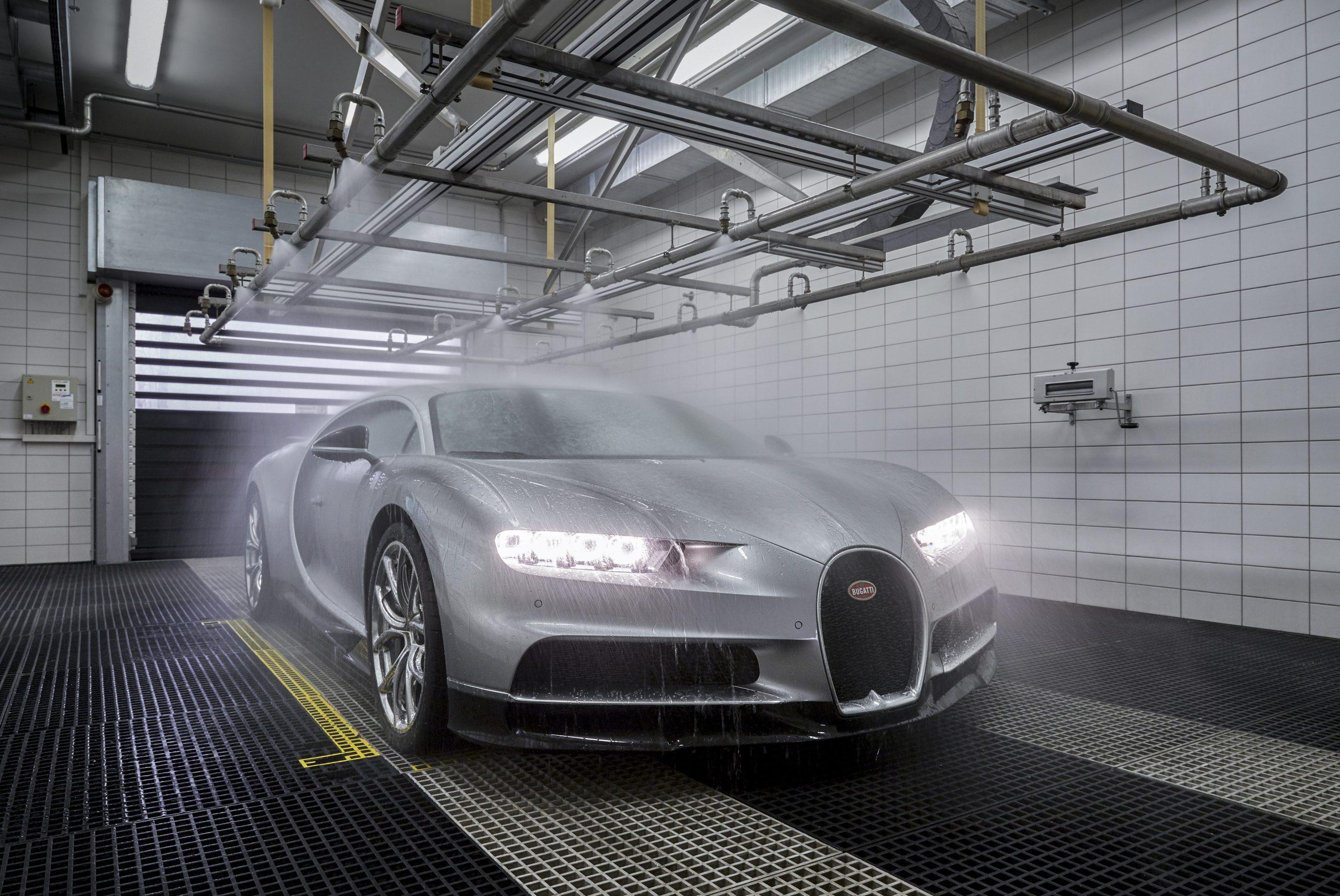 Een kijkje in de fabriek van Bugatti - TopGear