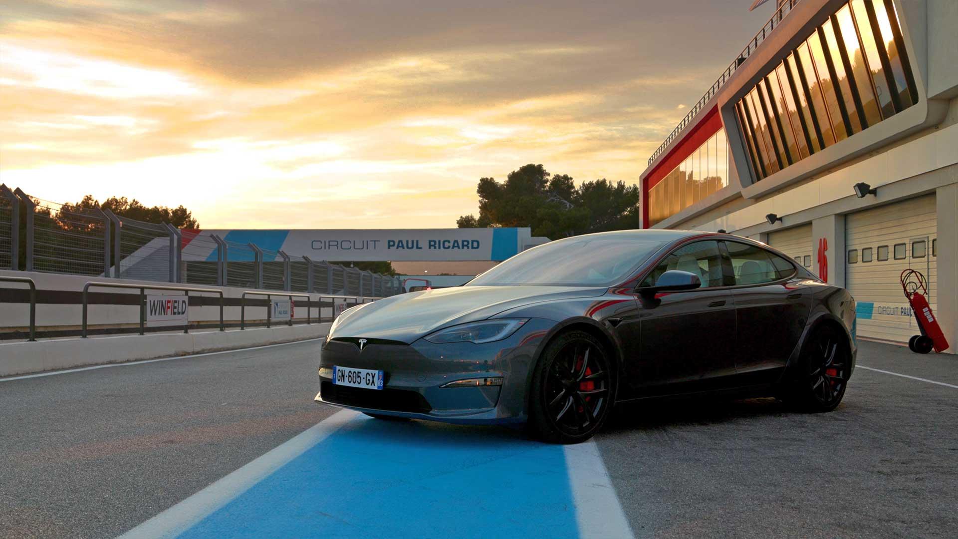Tesla Model S Plaid Track Pack haalt topsnelheid van 322 km/u