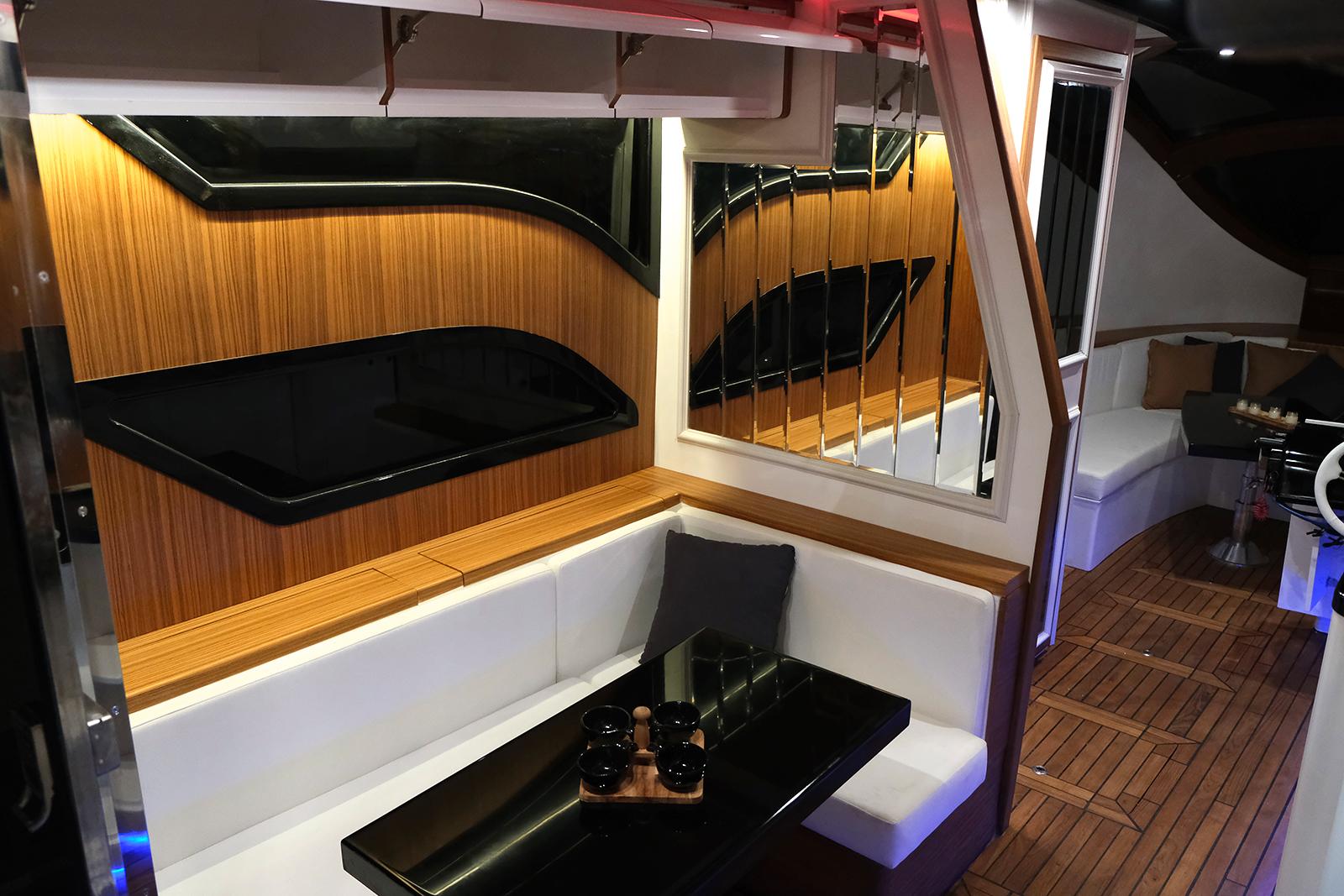 Met deze amfibische caravan kun je camperen én varen - TopGear