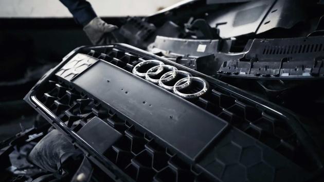 Audi 82A071801 Zeichen Kühlergrill Ringe Black Edition Emblem Blackline