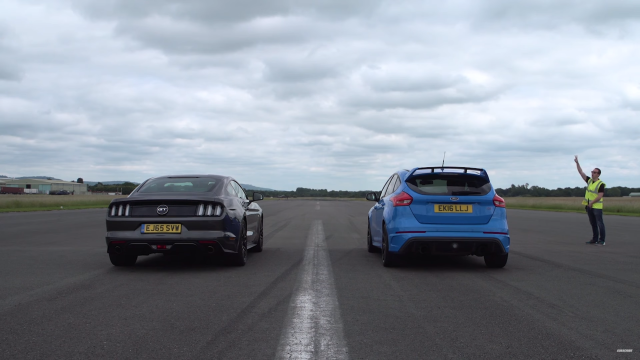 Ford Mustang V8 Vs Ford Focus RS In Een Dragrace - TopGear