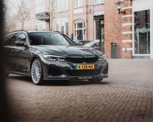 Eindelijk een Alpinadealer in Nederland TopGear Nederland