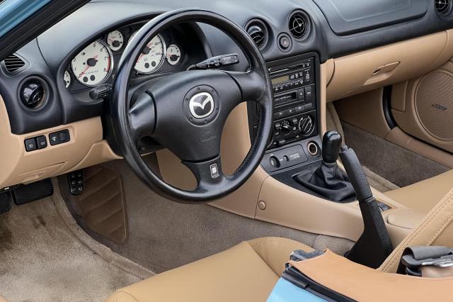 Deze Mazda MX 5 NB Heeft Een V8 Van Een Camaro Deze Mazda MX 5 NB Heeft Een V8 Van Een Camaro