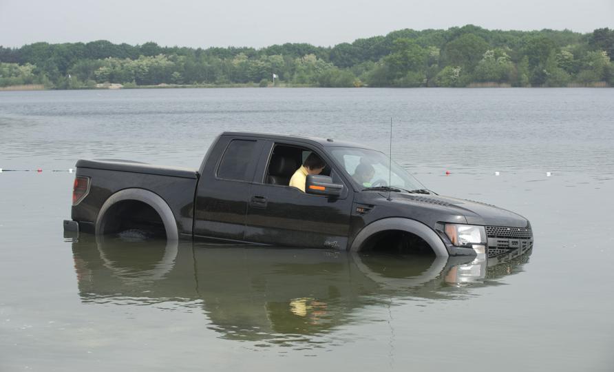 Die keer dat we een Ford F-150 Raptor verdronken - TopGear