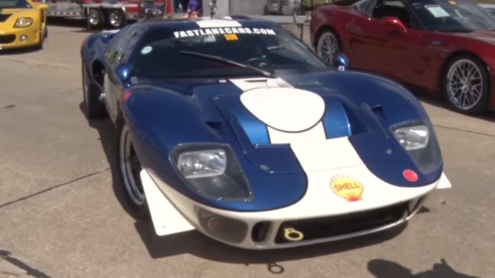 Ford GT40 vs Dodge Charger Hellcat
