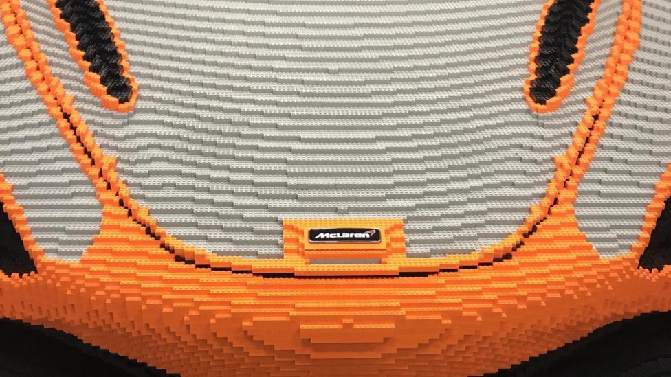 Kijk hoe een McLaren 720S van Lego wordt gemaakt