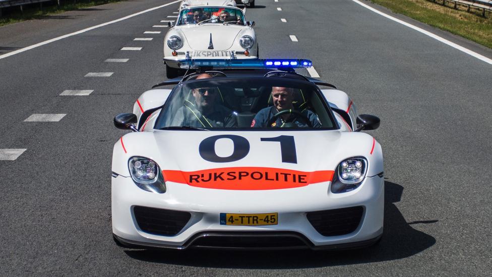 De overheid zoekt 24.000 (!) nieuwe auto’s, waaronder misschien weer Porsches
