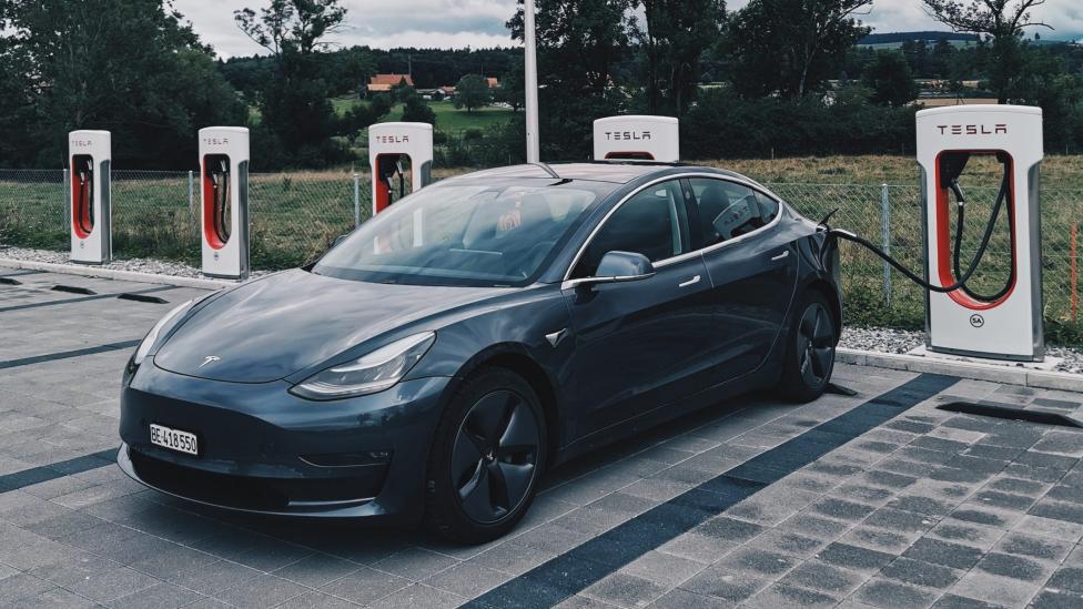 Tesla Supercharger nu open voor andere merken