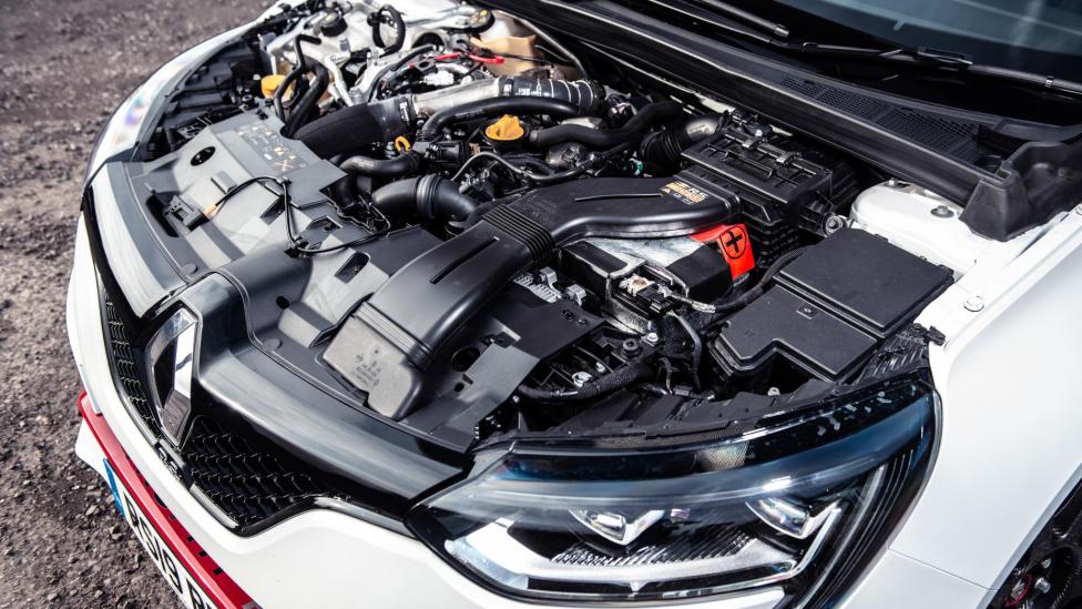 Moederbedrijf van Volvo wil met Renault nog miljoenen verbrandingsmotoren maken