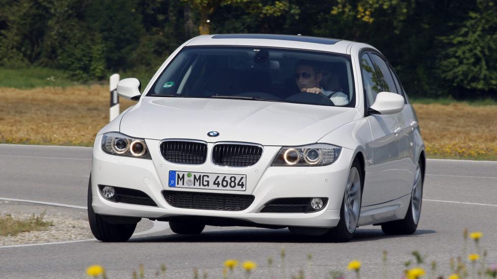 Man verkoopt BMW per ongeluk voor 1 euro