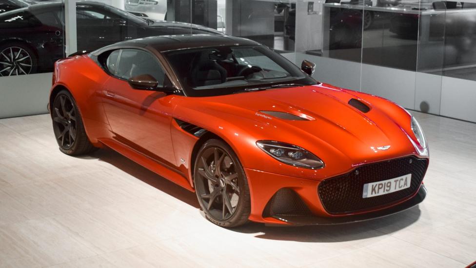 Aston Martin DBS van Max Verstappen kan van jou zijn