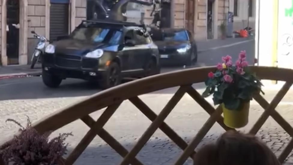 BMW M5 drift door Rome voor MI7