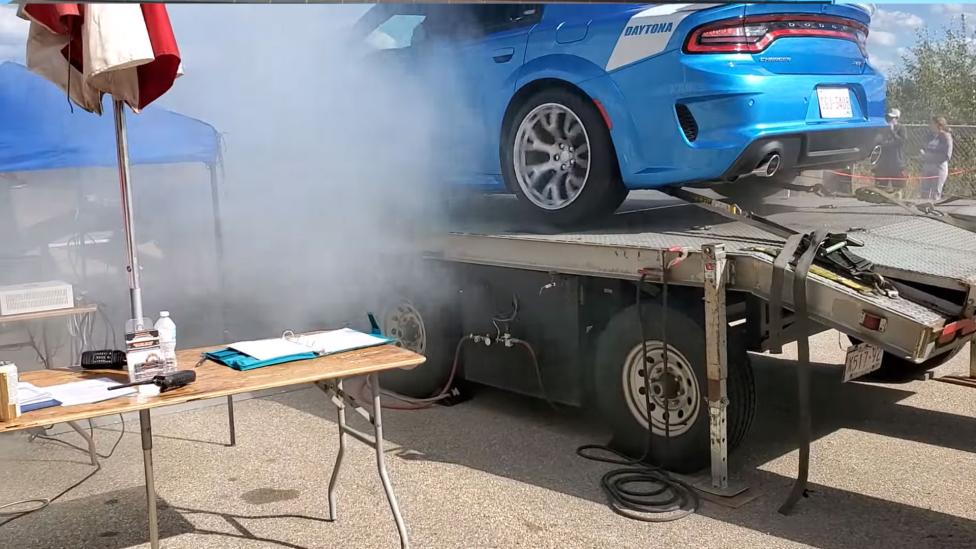Dodge Charger Hellcat blaast transmissie op