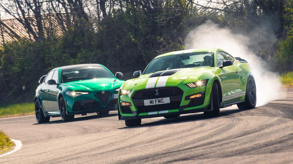 Ford Mustang Shelby GT500 vs Alfa Romeo Giulia GTAm