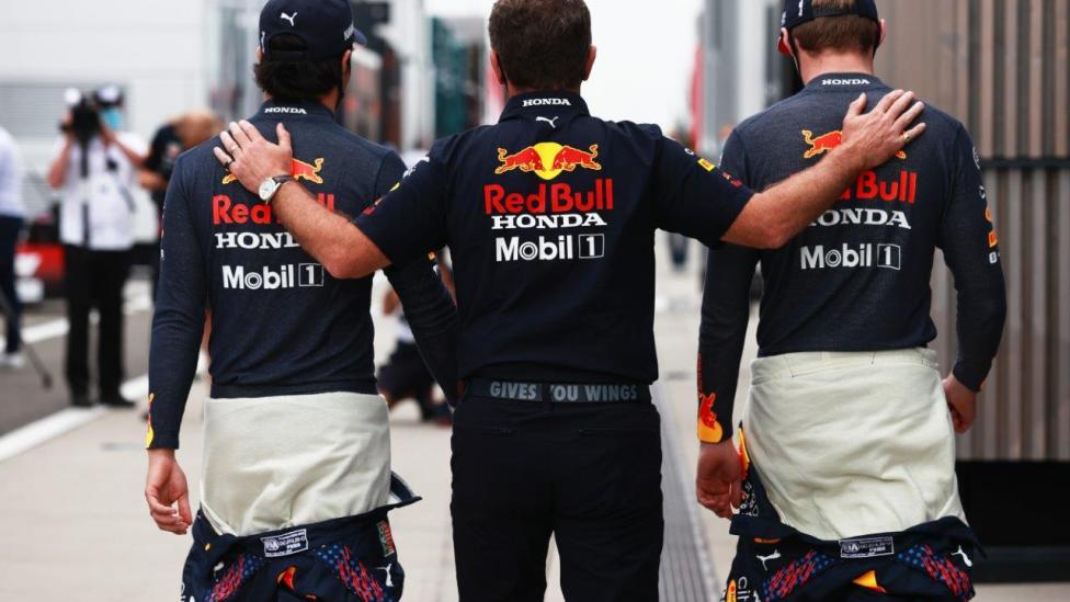 Zak Brown over de clash binnen Red Bull: ‘Het kan ervoor zorgen dat Pérez Verstappen wil terugpakken’