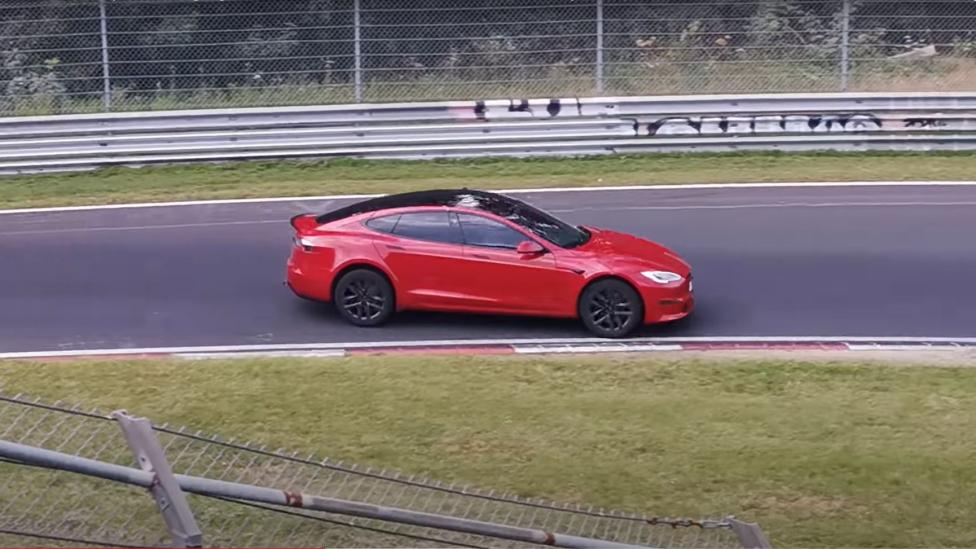 Tesla pakt Nürburgring-record voor EV’s