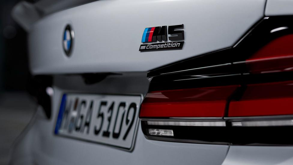 BMW M5 Competition gerepareerd met purschuim