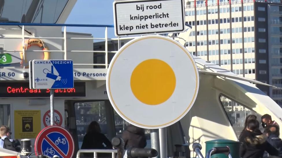 Spiegelei-verkeersbord in Amsterdam ontraadseld