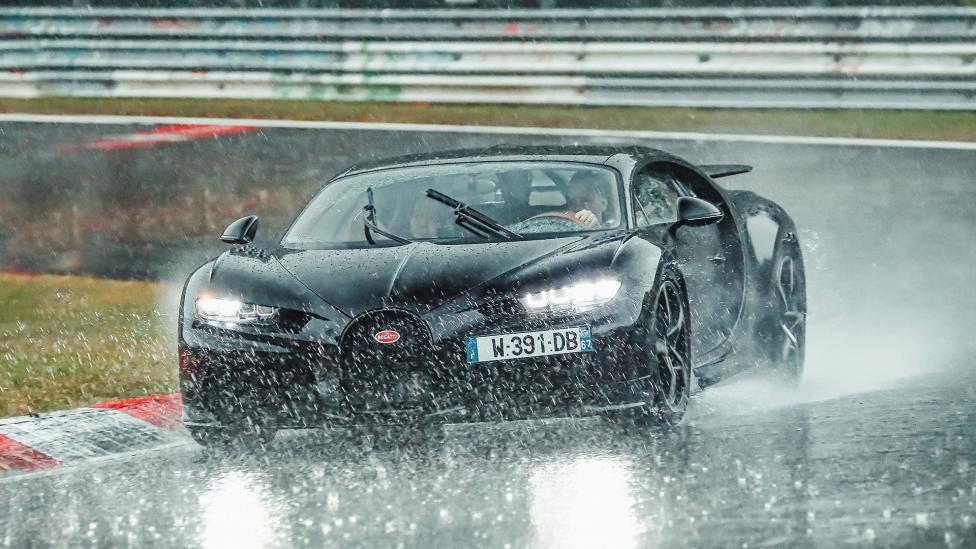 Bugatti Chiron Super Sport op de Autobahn en Nürburgring