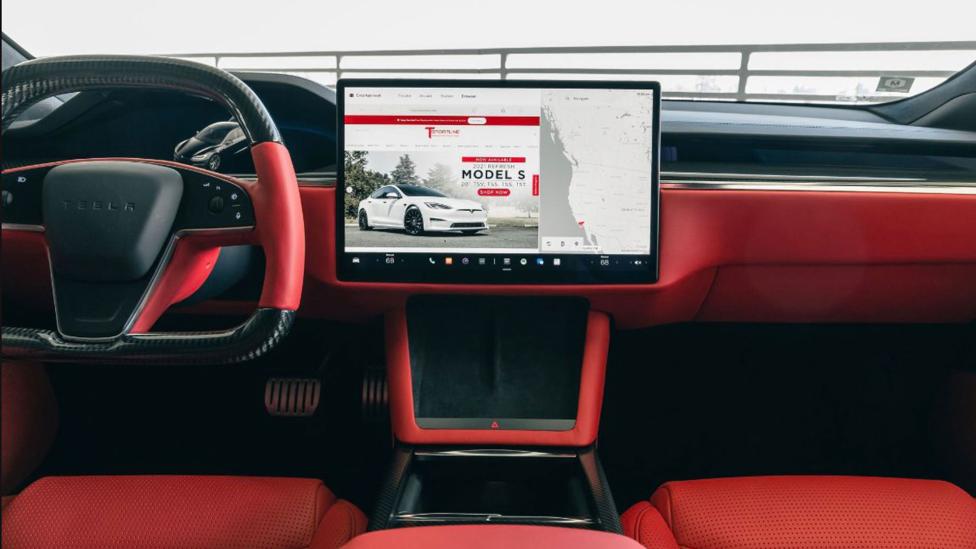 Dit bedrijf zet weer een rond stuur in je Tesla Model S