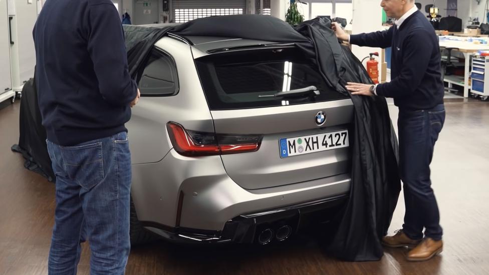 BMW laat achterkant M3 Touring zien