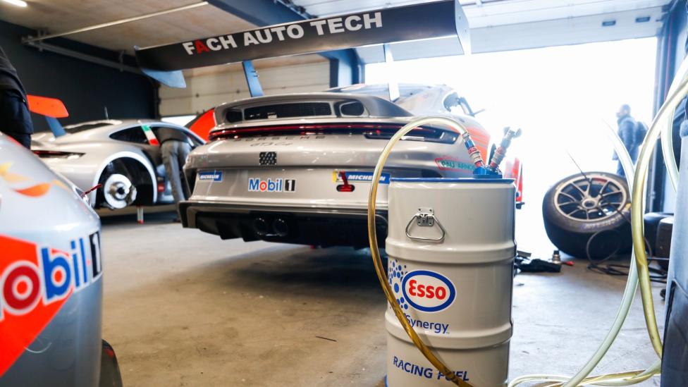 Porsche investeert 75 miljoen in de redding van bestaande benzinemotoren met eFuels