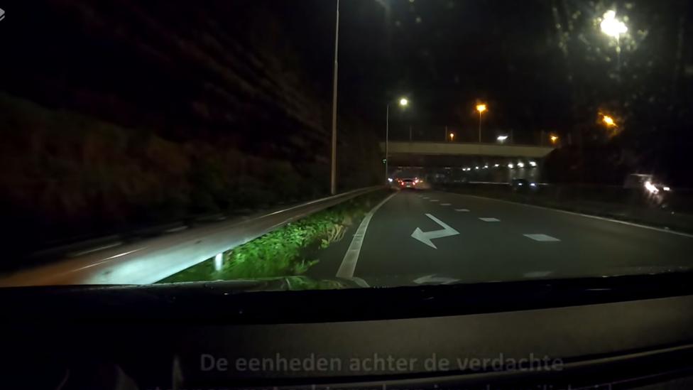 Verdachte rijdt bij achtervolging verkeerde kant de snelweg op bij Utrecht
