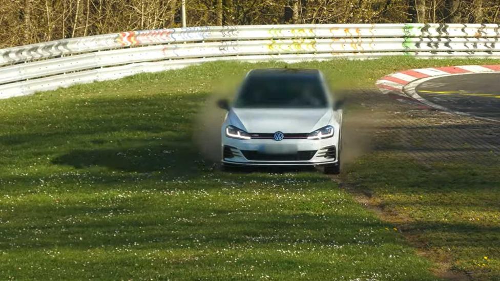 Golf GTI laat mooi zien wat je nooit moet doen op de Nürburgring